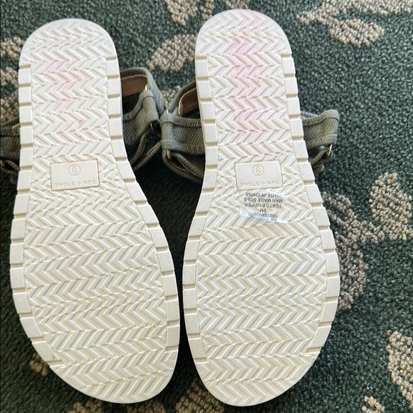 Sun+ stone Women's Olive Sandals size 9 - Picture 4 of 4